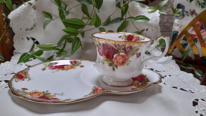Royal Albert country roses