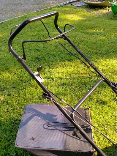 Briggs Self propelled petrol lawnmower