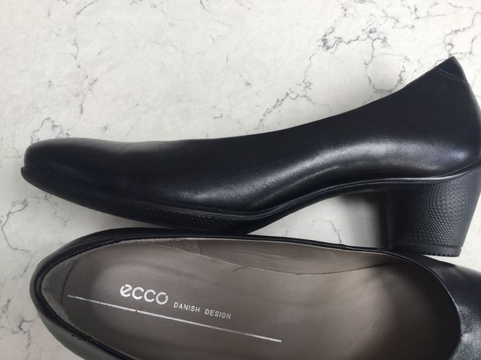 Ecco Black Court Shoes Size 41