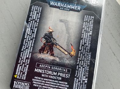 Ministorum Priest with Vindictor, a multipart W40K Adepta Sororitas