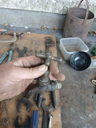 good amount of vintage tools