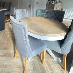 Round extendable dining table - ez living