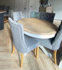 Round extendable dining table - ez living