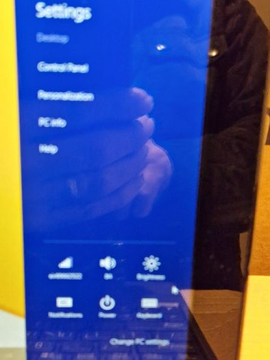 ASUS LaptopTablet CN9935, Windows 8, 2GB Ram 64GB HDD, Intel Atom CPU Z3740 1.33GHz in excellent condition