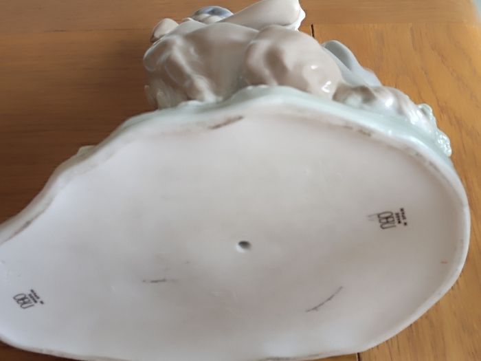 Nao By Lladro Woman And A Dog ( Large Figurine )