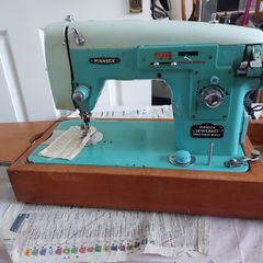 Vintage PINNOCK SEWCREST Precision Built Sewing Machine, SEW-TRIC Sewing Machine Motor, with instruction manual and Power supply foot Pedal, all working great