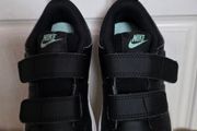 Girl's Nike shoes size UK 11