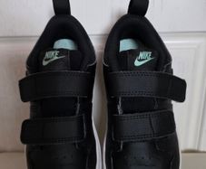 Girl's Nike shoes size UK 11