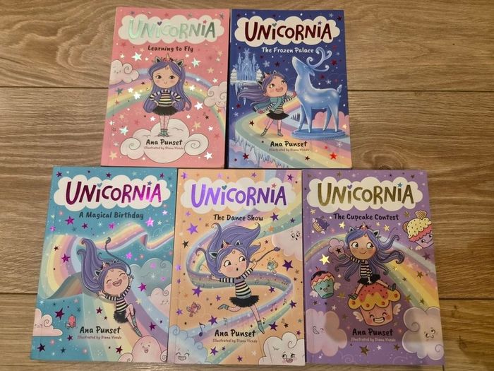 As New - Unicornia 5 Book Set