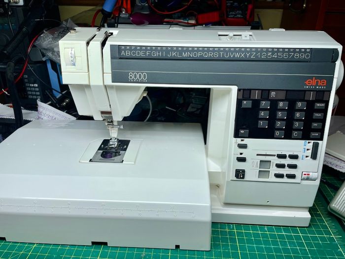 ELNA Diva 8000 Sewing machine - Serviced - Excellent condition - Swiss manufactured quality machine