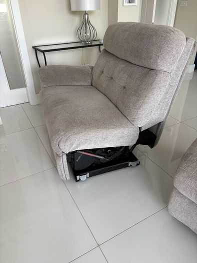 Very comfortable 3 piece curved recliner couch