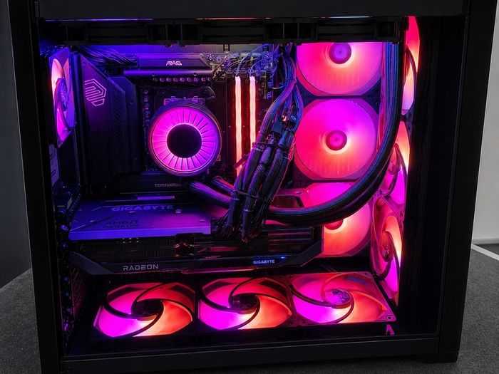 Lianli Air Ryzen 7 9800x3d Rx 9070 Xt Gaming Pc