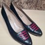 Vintage SALVATORE FERRAGAMO leather shoes mid heels slip on pointy toe navy red Size UK 7 AA very narrow EU 40 (AT1) Image 2