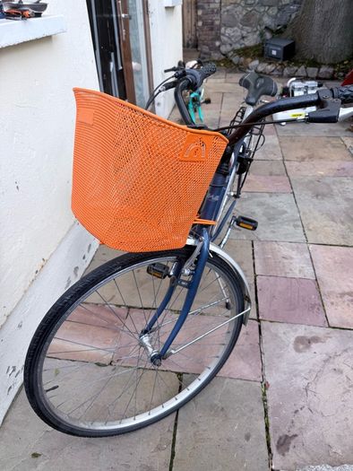 Lynx 700C City Commuter Bike 6 Speed. Basket, Carrier & Mudguards