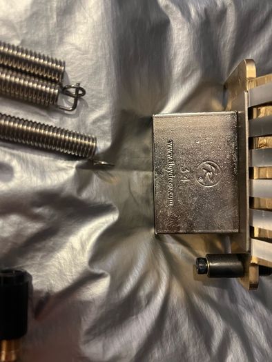 Floyd Rose FRT 1000 Original Tremolo bridge system gold fits Jackson esp charvel Ibanez fender Stratocasters BRAND NEW electric guitar parts accessories