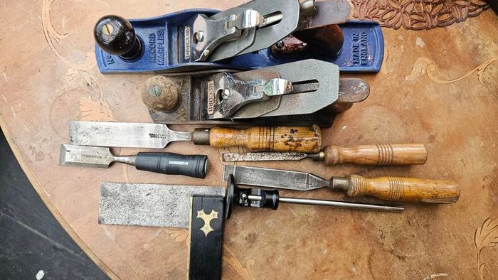 Lot of woodworking tools, incl. planes and chisels