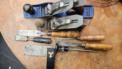 Lot of woodworking tools, incl. planes and chisels