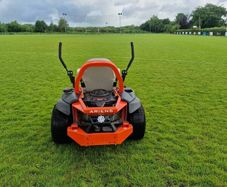 Ride on lawnmower