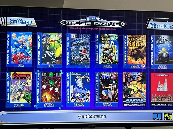 Official sega mega drive mini + 2 controllers + 42 preloaded games