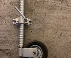 Heavy duty jockey wheel