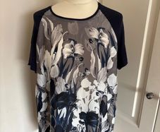 Habella size 16 navy grey top