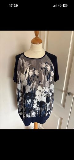 Habella size 16 navy grey top