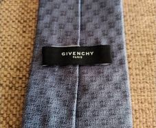 Givenchy designer silk tie made in Italy in very good condition with no issues FREE STANDARD POSTAGE INCLUDED