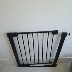 Noma Pressure Fit Stair Gate in Black