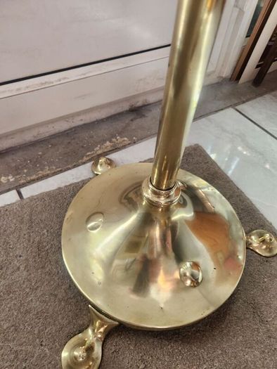 Beautiful heavy brass telescopic working oil lamp.
