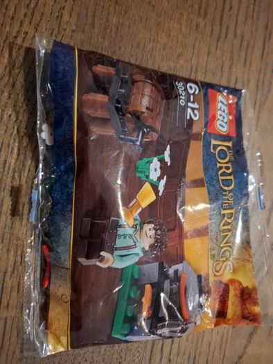 lego Frodo with cooking corner polybag