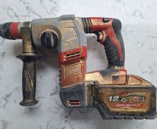milwaukee cordless hammer drill with a genuine 12ah milwaukee battery also comes with charger
