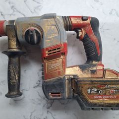 milwaukee cordless hammer drill with a genuine 12ah milwaukee battery also comes with charger
