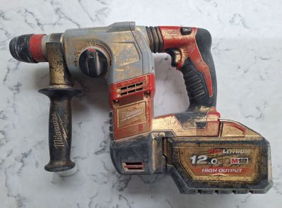 milwaukee cordless hammer drill with a genuine 12ah milwaukee battery also comes with charger