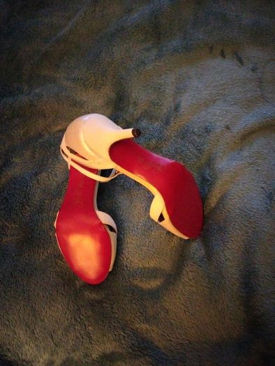 Ivory cream Sandals size 6