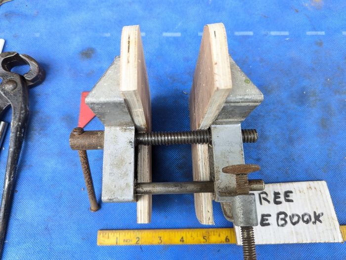 Stanley 702 Vice