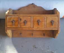 Mexican pine wall rack