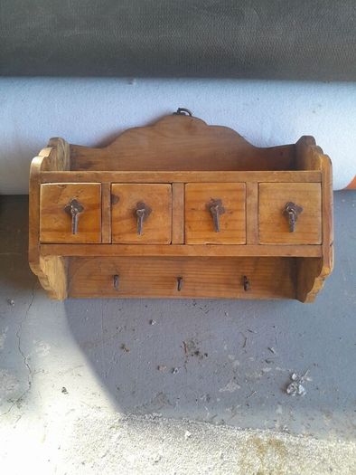 Mexican pine wall rack