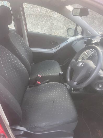 Toyota yaris 1.0 Manual