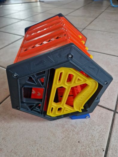 Hot wheels Roll Out Raceway Track