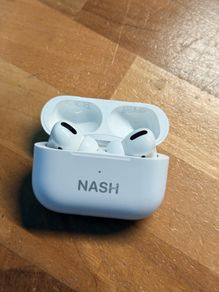Airpods Pro 1st Gen (Wireless charging case)