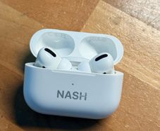 Airpods Pro 1st Gen (Wireless charging case)
