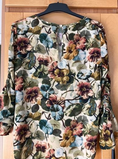 Ladies Green Floral Long Sleeved Top