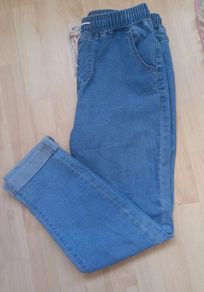 Elastic Waist Ankle Jeans with cuff.