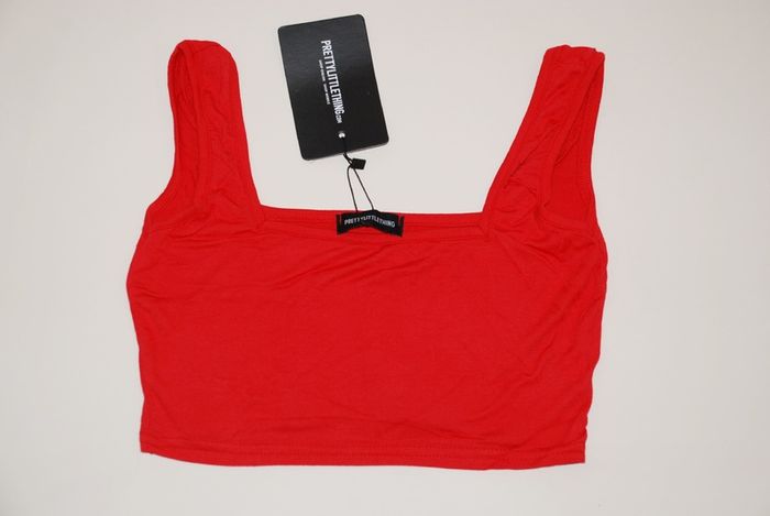 RED TOP   Prettylittlething