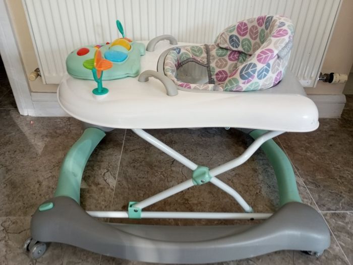 baby's walker