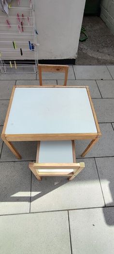 Kids table and chairs