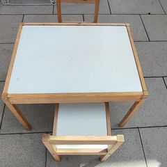 Kids table and chairs