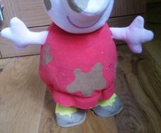 Peppa Pig Jumping in Muddy Puddles