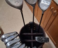 Golf Clubs. Set Of Right Handed Mens Golf Clubs. Collect In Dublin Or Receive Via Post.