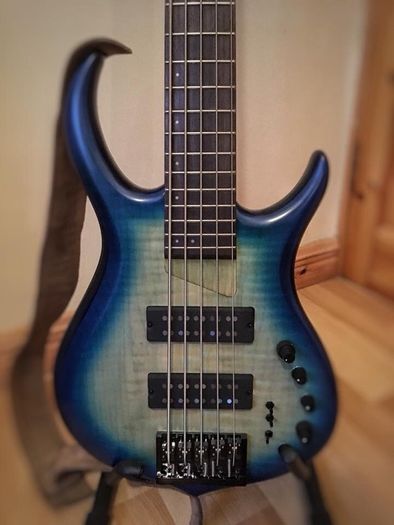 Sire M7 5 string bass